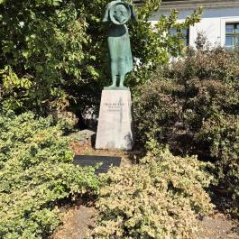 Virág Benedek-emlék, Budapest - Külső kép
