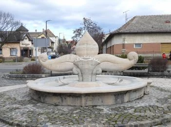 Virágos díszkút Verőce