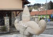 Virágos díszkút Verőce