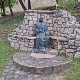 Vitéz János szobra Esztergom - Külső kép