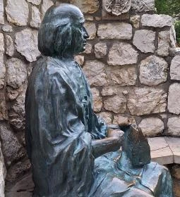 Vitéz János szobra