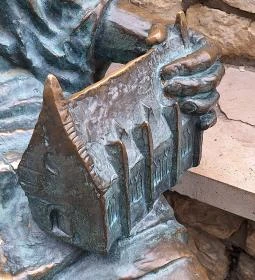 Vitéz János szobra