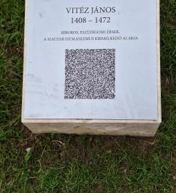 Vitéz János szobra