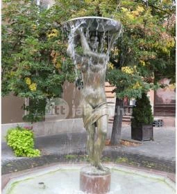 Vízjáték-szobor és díszkút