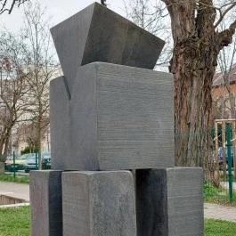 Vizsolyi biblia-emlékmű Budapest - Külső kép