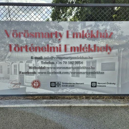 Vörösmarty Mihály Emlékmúzeum, Kápolnásnyék - Külső kép