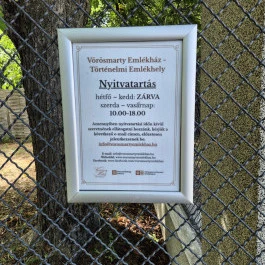 Vörösmarty Mihály Emlékmúzeum, Kápolnásnyék - Külső kép