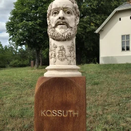 Vörösmarty Mihály Emlékmúzeum, Kápolnásnyék - Külső kép