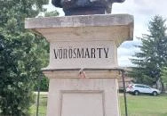 Vörösmarty Mihály mellszobra Fót