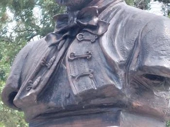 Vörösmarty Mihály mellszobra Fót