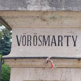 Vörösmarty Mihály mellszobra Fót - Egyéb