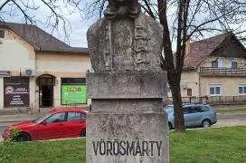 Vörösmarty Mihály mellszobra Pincehely