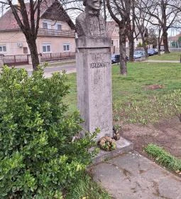 Vörösmarty Mihály mellszobra