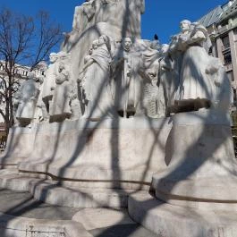 Vörösmarty Mihály szobra Budapest - Külső kép