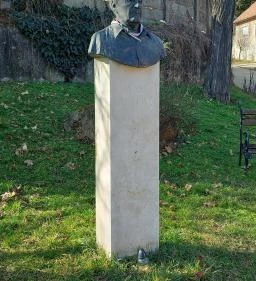 Wass Albert mellszobor