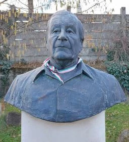 Wass Albert mellszobor