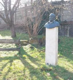 Wass Albert mellszobor