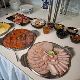 Waterfront Lodge, Dunapataj - Vendéglátás