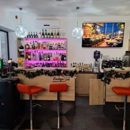 Waterfront Lodge, Dunapataj - Vendéglátás