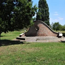 Wenckheim-Czigler-emlékmű Szabadkígyós - Külső kép