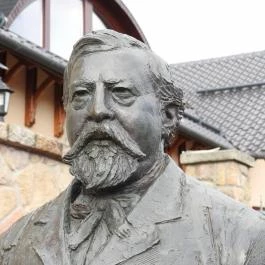 Ybl Miklós szobra, Verőce - Egyéb