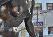 Zalakarosi Vízbelépő lány szobra Zalakaros