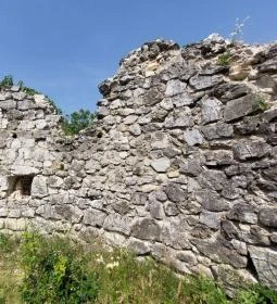 Kerekszenttamási templomrom 