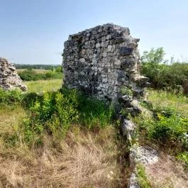 Kerekszenttamási templomrom Zámoly - Külső kép