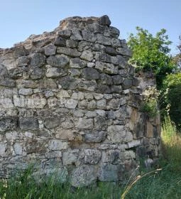 Kerekszenttamási templomrom 