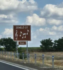 Zenélő út
