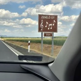 Zenélő út Bekecs - Külső kép