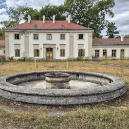 Zichy-kastély Soponya - Külső kép