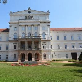 Ciszterci Látogatóközpont Zirc - Külső kép