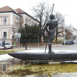Zounok Ispán szobra Szolnok - Külső kép