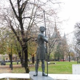 Zounok Ispán szobra Szolnok - Külső kép