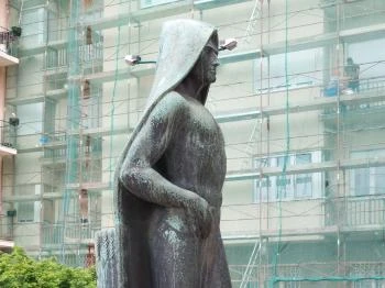 Zsákhordó szobra Budapest