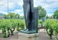 Zsákhordó szobra Budapest