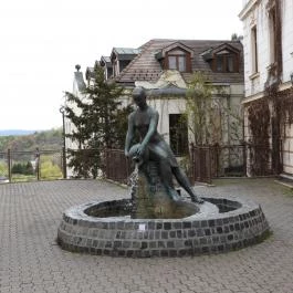 Zsuzsi szobor Veszprém - Külső kép