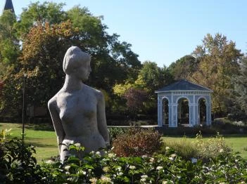 Zuhanyzó nő Siófok