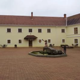 Puchner Kastélyszálló Bikal - Külső kép