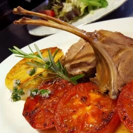 Tenkes Csárda Csarnóta - Étel/ital