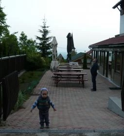 Fogadó a Táncoló Kecskékhez 