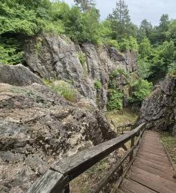 Csárda-hegyi őskarszt 