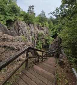 Csárda-hegyi őskarszt 