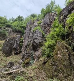 Csárda-hegyi őskarszt 