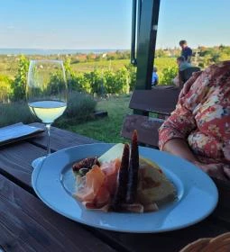 Jásdi Pince Borterasz