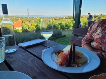 Jásdi Pince Borterasz Csopak