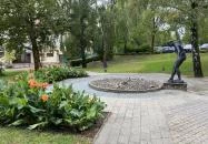 Zalakarosi Vízbelépő lány szobra Zalakaros