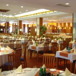 Hotel Azúr Siófok - Vendéglátás