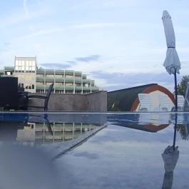 NaturMed Hotel Carbona Hévíz - Medence/kert